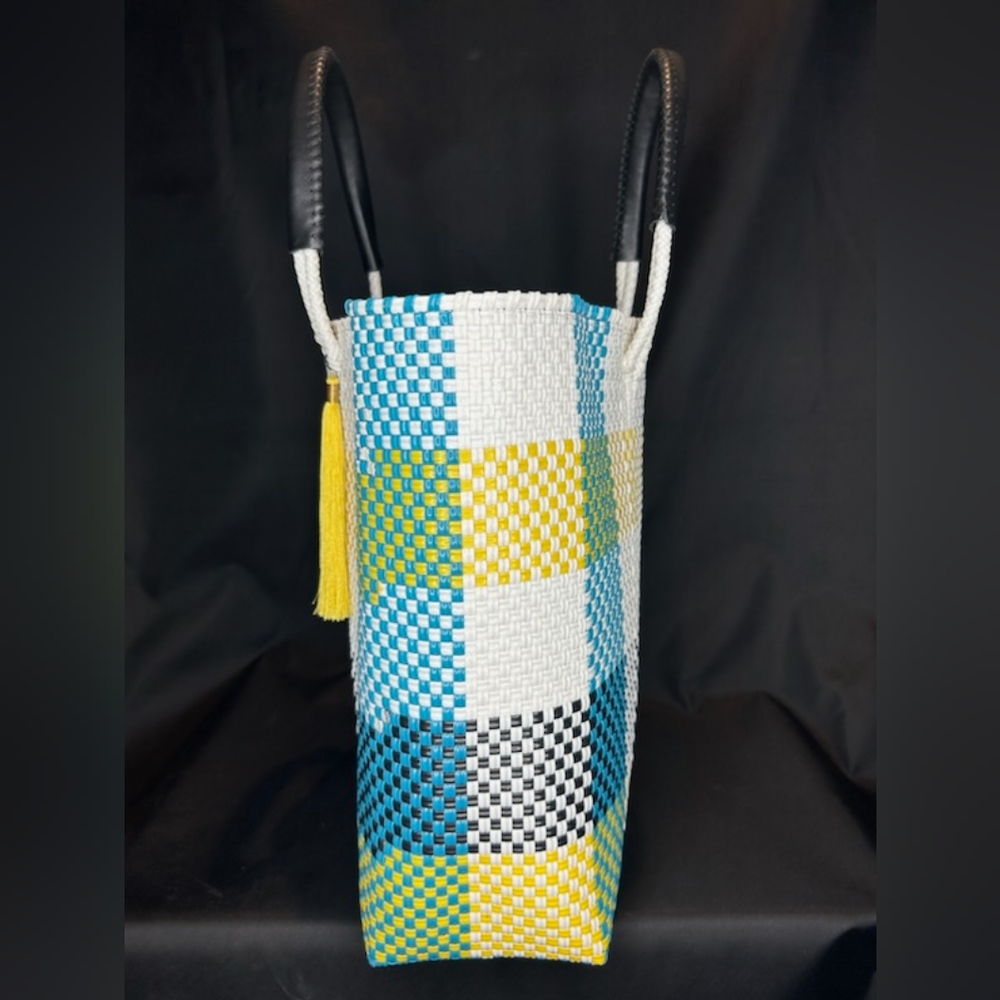 TOTE/PURSE HANDCRAFTED WOVEN PREMIUM RECYCLE PLASTIC - Picture 2 of 4